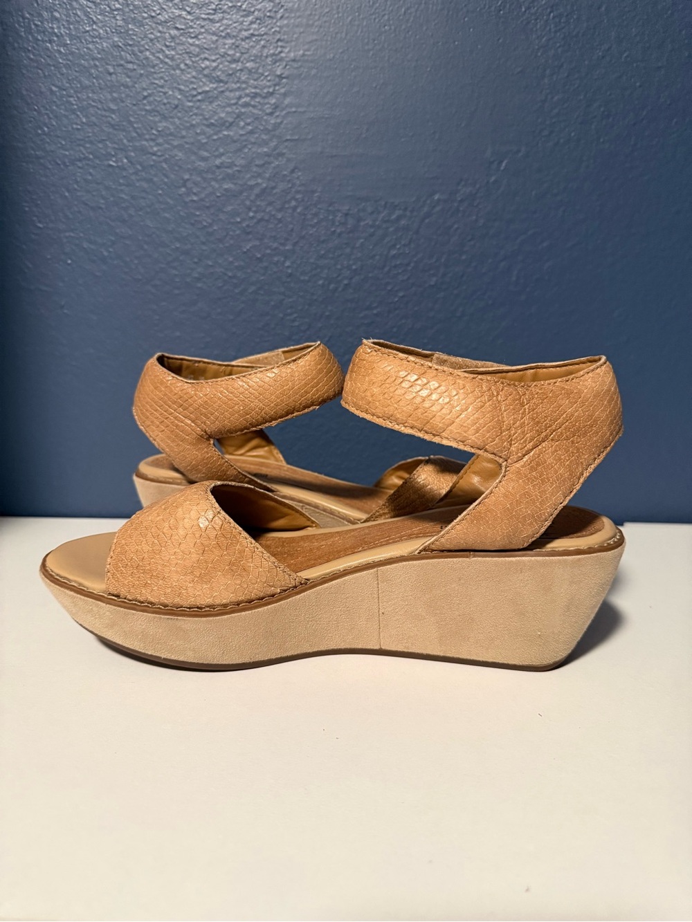 Clarks Hazelle Alba Tan Leather Snake Print Wedge Platform Comfort Sandal 9 - Picture 3 of 8